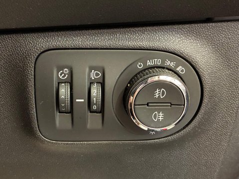 Vauxhall Corsa 1.4i ecoTEC Energy Euro 6 3dr (a/c) 28