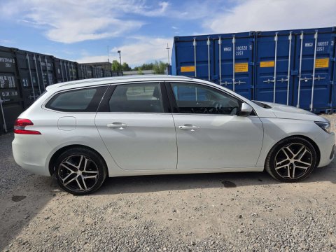 2017 Peugeot 308 thumbnail 6