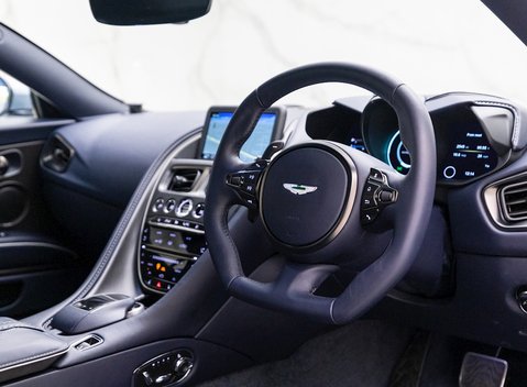 Aston Martin DBS Superleggera 9