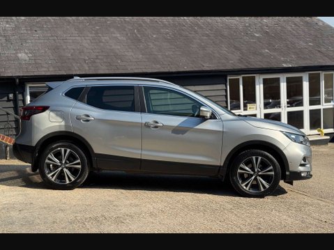 Nissan Qashqai 1.3 DIG-T N-Connecta SUV 5dr Petrol Manual Euro 6 (s/s) (140 ps) 10