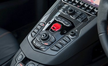 Lamborghini Aventador S LP740-4 Roadster 22