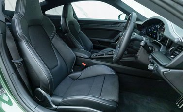 Porsche 911 (992) GT3 Touring 10