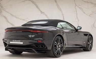 Aston Martin DBS Superleggera Volante 8