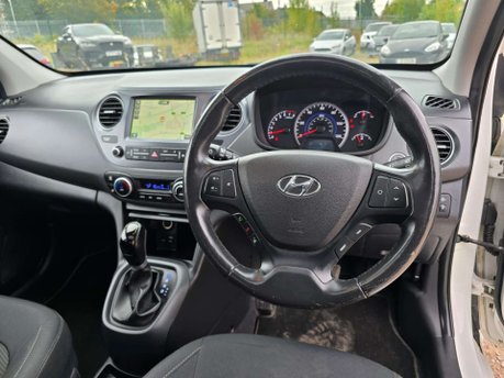 Hyundai i10 1.2 Premium SE Hatchback 5dr Petrol Auto Euro 6 (87 ps) 43