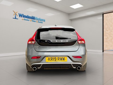 Volvo V40 1.5 T2 R-Design Edition Auto Euro 6 (s/s) 5dr 9