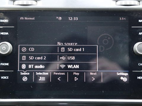 Volkswagen Golf 35.8kWh e-Golf Auto 5dr 15