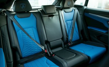 Lamborghini Urus 13