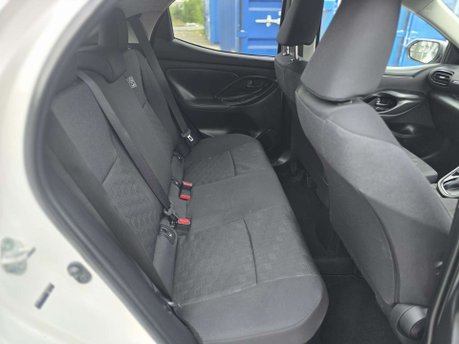 Toyota Yaris 1.5 VVT-h Design Hatchback 5dr Petrol Hybrid E-CVT Euro 6 (s/s) (116 ps) 22