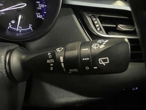 Toyota C-HR 1.8 C-HR Design HEV CVT 5dr 18