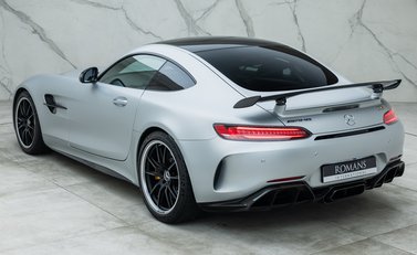 Mercedes-Benz AMG GT R 12