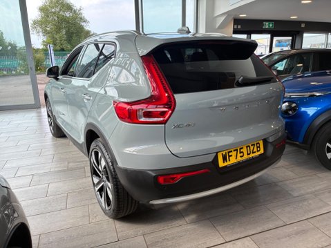 Volvo XC40 2.0 B4 MHEV Ultra Bright DCT Auto Euro 6 (s/s) 5dr 7