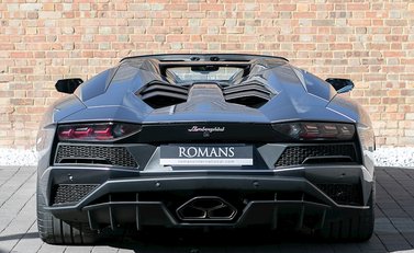 Lamborghini Aventador S LP740-4 Roadster 5