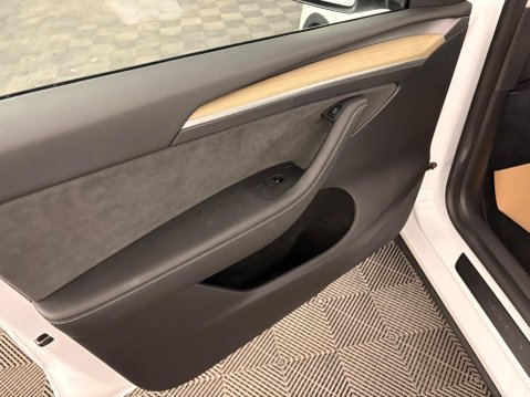 Tesla Model Y Auto RWD 5dr 21