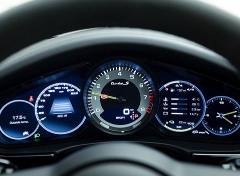 Porsche Panamera Turbo S E-Hybrid Sport Turismo 17