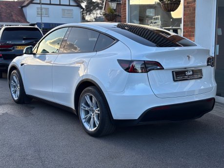 Tesla Model Y BASE 2