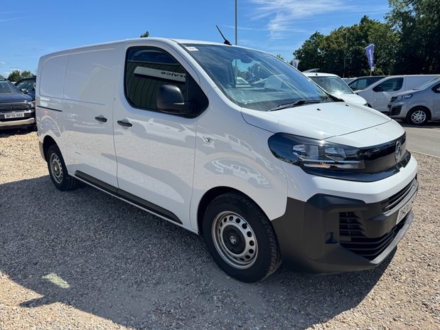 Vauxhall Vivaro SWB L1H1 Low Roof Prime 2900 Sensors Air Con EURO 6 4