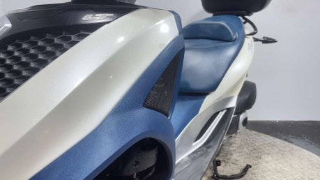 Piaggio MP3 YOURBAN LT 2015 3K NEW MOT NEW TYRES TRIKE 3 WHEELER 300CC 42