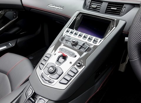 Lamborghini Aventador LP 700-4 Roadster 14