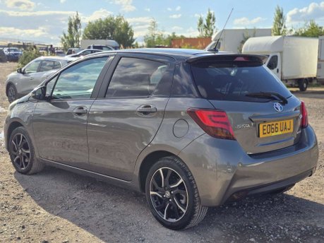 Toyota Yaris 1.5 VVT-h Design Hatchback 5dr Petrol Hybrid E-CVT Euro 6 (101 ps) 4