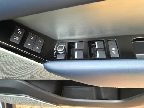 Land Rover Range Rover Velar 2.0 P250 R-Dynamic HSE Auto 4WD Euro 6 (s/s) 5dr 66