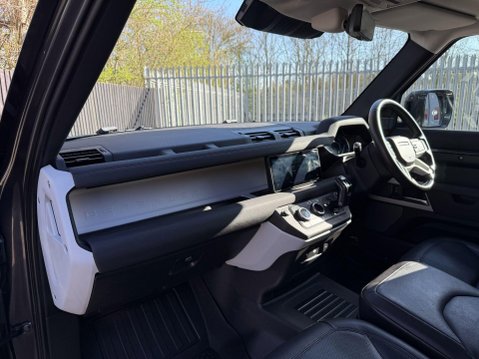 Land Rover Defender HARD TOP SE MHEV 19