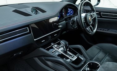 Porsche Cayenne GTS 15