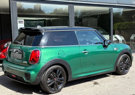 Mini Hatch Cooper 1.5 Sport Comfort / Navigation 3 door - SAT NAV - JCW STYLING 2