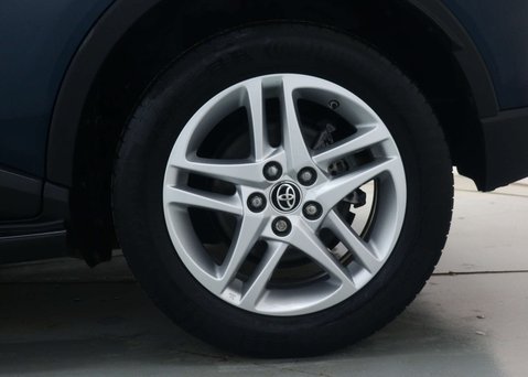 Toyota C-HR 1.8 VVT-h GPF Icon SUV 5dr Petrol Hybrid CVT Euro 6 (s/s) (122 ps) 17