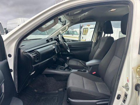 Toyota Hilux ACTIVE 4WD D-4D DCB 10