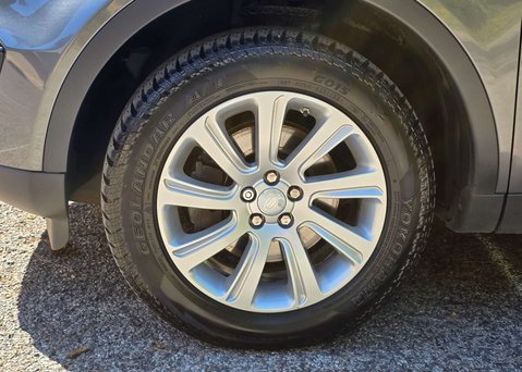 Land Rover Discovery Sport 2.0 Discovery Sport SE Tech TD4 Auto 4WD 5dr 9