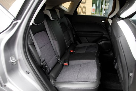 Renault Captur TECHNO E-TECH 37