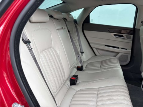 Jaguar XF 2.0 XF Portfolio D Auto 4dr 29