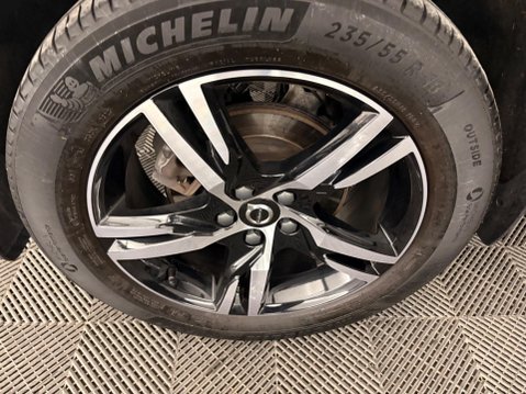 Volvo XC40 2.0 B3 MHEV Plus Dark DCT Auto Euro 6 (s/s) 5dr 43