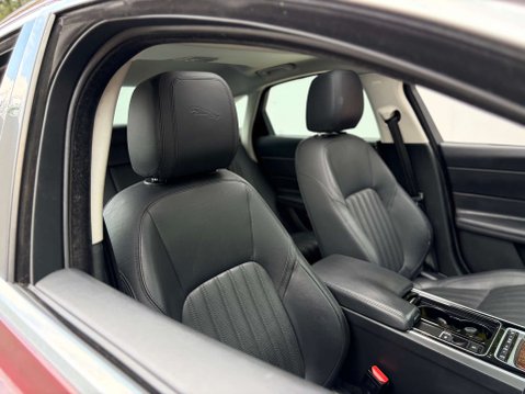 Jaguar XF 2.0 XF Portfolio D AWD Auto 4WD 4dr 15