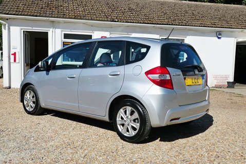 Honda Jazz I-VTEC ES..AUTOMATIC..12 MAIN DEALER SERVICES..1 PREVIOUS KEEPER..STUNNING 7