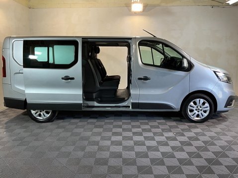 Renault Trafic 2.0 dCi Blue LL30 Sport Crew Van L2 H1 Euro 6 (s/s) 6dr 4