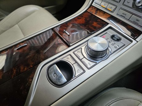 Jaguar XF 3.0d V6 Premium Luxury Saloon 4dr Diesel Auto Euro 5 (240 ps) 12