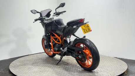 KTM 390 DUKE 2014 FULL HISTORY ONLY 5K VERY CLEAN A2 READY NAKED BIKE 390CC 5