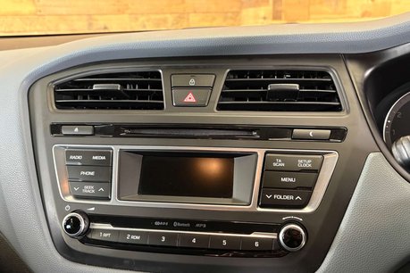 Hyundai i20 1.2 Premium Hatchback 5dr Petrol Manual Euro 6 (84 ps) 21