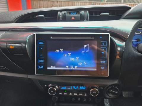 Toyota Hilux INVINCIBLE 4WD D-4D DCB AUTO 17