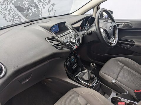 Ford Fiesta TITANIUM 12