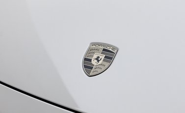 Porsche Macan Turbo Electric 36