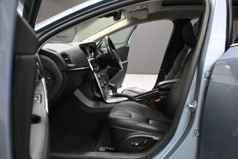 Volvo V40 1.5 V40 Inscription Edition T3 Auto 5dr 17