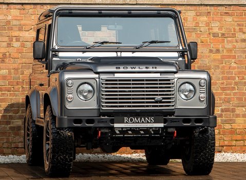 Land Rover Defender 90 XS Bowler 1