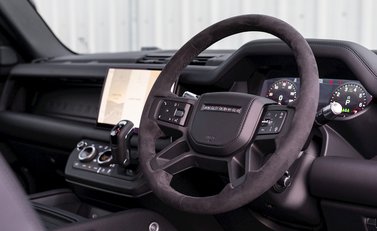 Land Rover Defender 90 V8 11