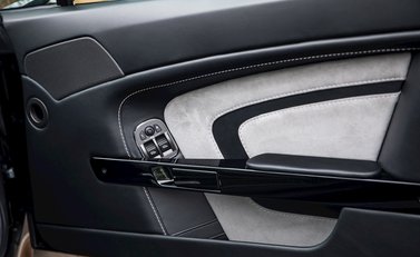 Aston Martin V12 Vantage S 18