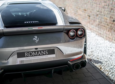 Ferrari 812 Superfast 25