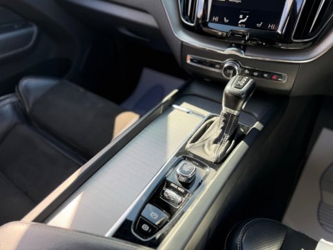 Volvo XC60 2.0 D4 R-Design Pro Auto AWD Euro 6 (s/s) 5dr 62