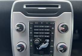 Volvo V70 2.0 D4 SE LUX AUTOMATIC ESTATE 35