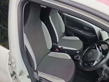 Toyota Aygo 1.0 VVT-i x-press Hatchback 5dr Petrol x-shift Euro 6 (68 ps) 6